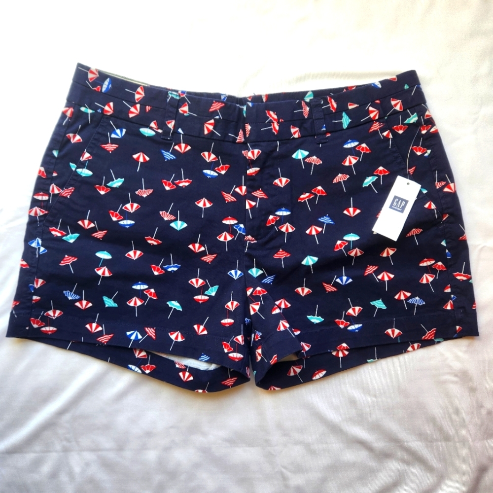 NWT The City 3 inch Short - Khakis by Gap 
